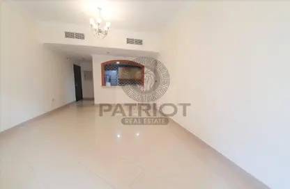 Empty Room image for: Apartment - 1 Bedroom - 2 Bathrooms for rent in Rose 6 - Barsha Heights (Tecom) - Dubai, Image 1