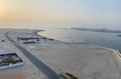 صورة لـ منظر مائي. أرض - استوديو للبيع في جزيرة لا مير الجنوب - لا مير - الجميرا - دبي ، صورة رقم 1