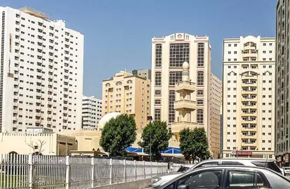 عمارة بالكامل - 8 غرف نوم - 8 حمامات للبيع في القاسمية - الشارقة