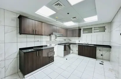 شقة - 2 غرف نوم - 3 حمامات للايجار في روضة أبو ظبي - أبوظبي