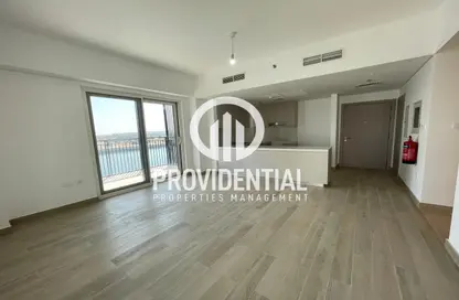 Apartment - 3 Bedrooms - 4 Bathrooms for rent in Waters Edge - Yas Island - Abu Dhabi