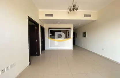 Empty Room image for: Apartment - 1 Bedroom - 1 Bathroom for sale in Mazaya 30 - Queue Point - Dubai Land - Dubai, Image 1