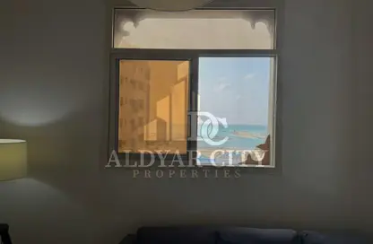 شقة - غرفة نوم - 1 حمام للايجار في مساكن كورنيش عجمان - طريق كورنيش عجمان - عجمان