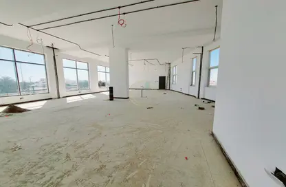عمارة بالكامل - استوديو - 4 حمامات للايجار في البطين - العين