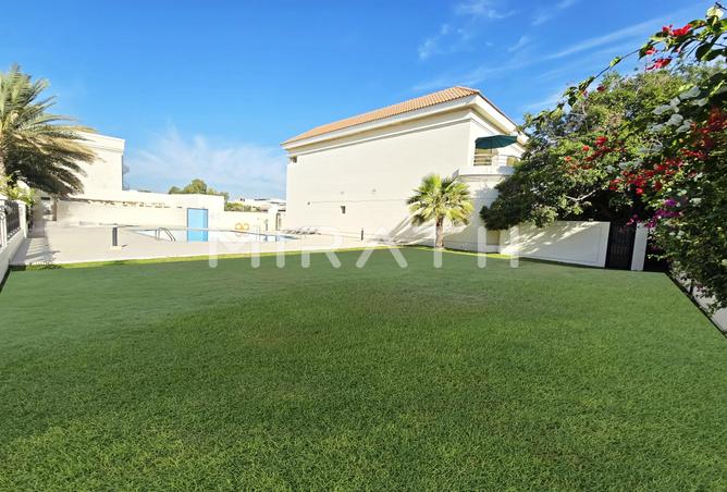 مجمع سكني - 5 غرف نوم - 6 حمامات للايجار في فلل الجميرا 1 - جميرا 1 - الجميرا - دبي