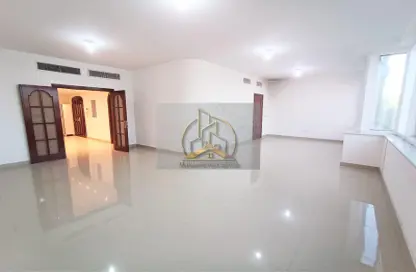 Apartment - 4 Bedrooms - 5 Bathrooms for rent in Khalifa Street - Abu Dhabi