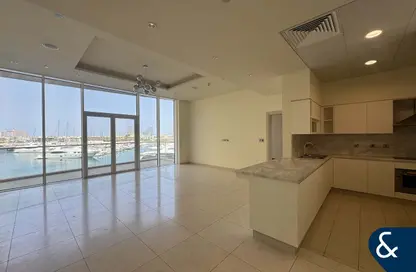 Apartment - 2 Bedrooms - 1 Bathroom for rent in Emerald - Tiara Residences - Palm Jumeirah - Dubai