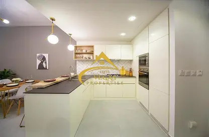 صورة لـ مطبخ شقة - غرفة نوم - 2 حمامات للايجار في لوكي 1 ريزيدينس - قرية الجميرا سركل - دبي ، صورة رقم 1