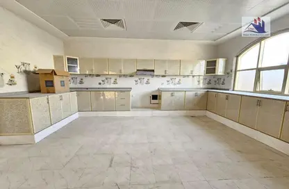 Kitchen image for: Villa - 4 Bedrooms - 6 Bathrooms for rent in Al Hooshi Villas - Hoshi - Al Badie - Sharjah, Image 1