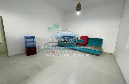 صورة لـ غرفة المعيشة شقة - غرفة نوم - 1 حمام للايجار في شارع الدفاع - أبوظبي ، صورة رقم 1