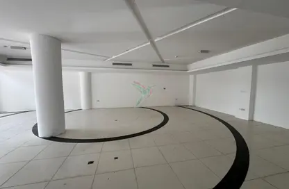 صالة عرض - استوديو - 1 حمام للايجار في حي القلعة - الجهلي - العين صالة عرض - استوديو - 1 حمام للايجار في حي القلعة - الجهلي - العين