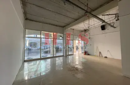 متجر - استوديو - 1 حمام للايجار في L13 - طراز يوناني - المدينة الدولية - دبي