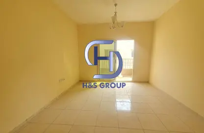 شقة - 3 غرف نوم - 2 حمامات للايجار في الثاني مويلح - تجارية مويلح - الشارقة