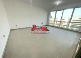 صورةغرفة فارغة لـ: شقة - 2 غرف نوم - 2 حمامات للكراء في شارع الدفاع - أبوظبي, صورة 1