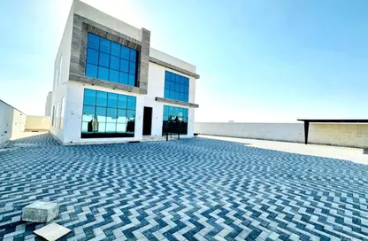 Villa - 4 Bedrooms - 5 Bathrooms for rent in Al Aweer 1 - Al Aweer - Dubai