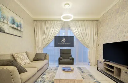 Living Room image for: Apartment - 1 Bedroom - 1 Bathroom for rent in Regent Court - Jumeirah Village Circle - Dubai, Image 1