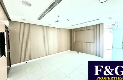 مكتب - استوديو - 1 حمام للايجار في القمة - الخليج التجاري - دبي