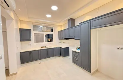 عمارة بالكامل - استوديو للبيع في شعبية 9 - شعبية - مصفح - أبوظبي