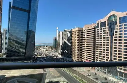شقة - 3 غرف نوم - 4 حمامات للايجار في يونايتد سكوير - الخالدية - أبوظبي