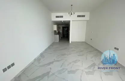 Apartment - Studio - 1 Bathroom for rent in Millennium Binghatti Residences - Business Bay - Dubai