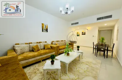 شقة - 2 غرف نوم - 2 حمامات للايجار في برج الكورنيش - طريق كورنيش عجمان - عجمان