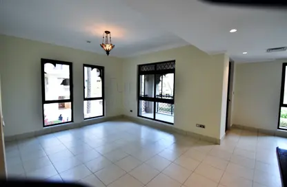Apartment - 2 Bedrooms - 3 Bathrooms for rent in Reehan 1 - Reehan - Old Town - Dubai