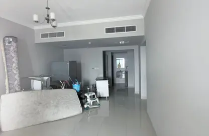 شقة - 2 غرف نوم - 3 حمامات للايجار في برج ب او اس الخان - الخان - الشارقة