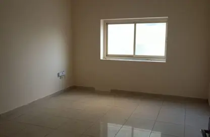 شقة - 2 غرف نوم - 2 حمامات للايجار في بناء النباعة - النبعة - الشرق - الشارقة