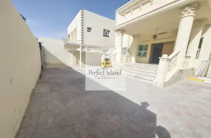 Terrace image for: Villa - 5 Bedrooms for rent in Shakhbout City - Abu Dhabi, Image 1
