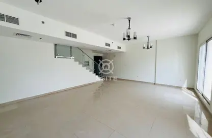 Duplex - 3 Bedrooms - 4 Bathrooms for rent in Royal JVC Building - Jumeirah Village Circle - Dubai