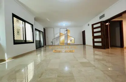 Apartment - 3 Bedrooms - 3 Bathrooms for rent in Al Souq Tower - Corniche Road - Abu Dhabi