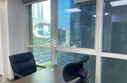 مكتب - استوديو - 2 حمامات للايجار في برج لطيفة - شارع الشيخ زايد - دبي