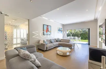 Villa - 5 Bedrooms - 4 Bathrooms for sale in Meadows 2 - Meadows - Dubai