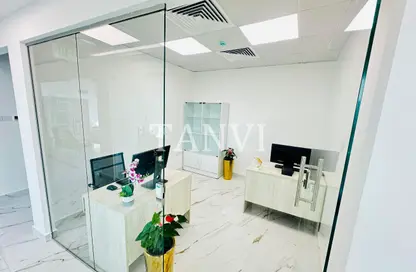مكتب - استوديو - 1 حمام للايجار في فاطمه محمد احمد بن سليمان - الرفاعة - بر دبي - دبي