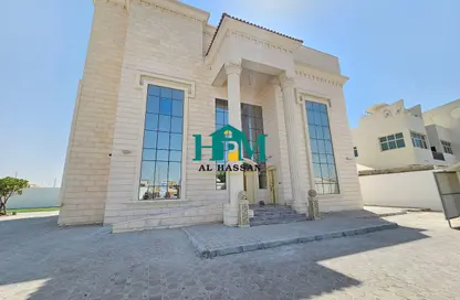 Villa - 7+ Bedrooms - 7+ Bathrooms for rent in Shakhbout City - Abu Dhabi