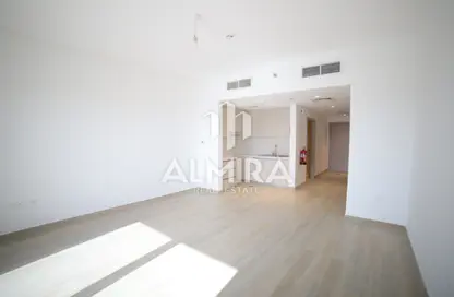 Empty Room image for: Apartment - 1 Bathroom for sale in Waters Edge - Yas Island - Abu Dhabi, Image 1