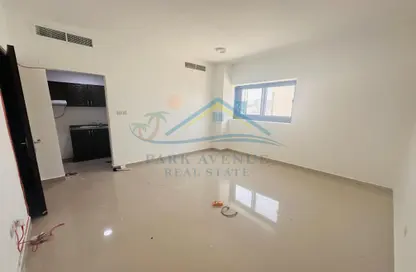 Apartment - 1 Bathroom for rent in Madinat Zayed - Abu Dhabi