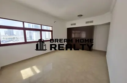 Apartment - 2 Bedrooms - 2 Bathrooms for rent in Al Khan - Sharjah
