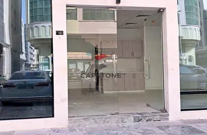 Show Room - Studio - 1 Bathroom for rent in Hamdan Street - Abu Dhabi