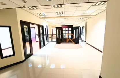 Office Space - Studio - 2 Bathrooms for rent in Hamdan Street - Abu Dhabi