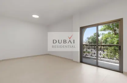 شقة - غرفة نوم - 1 حمام للايجار في مباني الحدائق - الحدائق - دبي