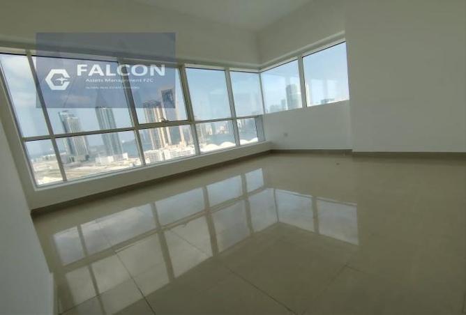 Apartment - 3 Bedrooms - 3 Bathrooms for rent in New Al Taawun Road - Al Taawun - Sharjah