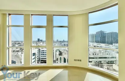 Apartment - 3 Bedrooms - 4 Bathrooms for rent in United Square - Al Khalidiya - Abu Dhabi