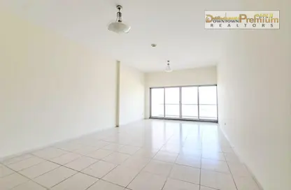 Apartment - 1 Bedroom - 2 Bathrooms for rent in Al Shafar Tower - Business Bay - Dubai