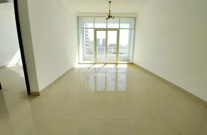 Empty Room image for: Apartment - 1 Bedroom - 2 Bathrooms for rent in City Gate Tower - Al Taawun - Sharjah, Image 1