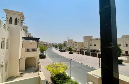 شقة - 3 غرف نوم - 3 حمامات للايجار في تاون هاوسز قرية الحمرا - قرية الحمرا - رأس الخيمة