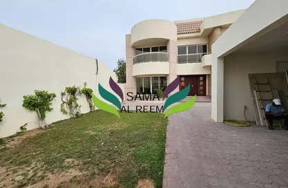 Villa - 4 Bedrooms - 5 Bathrooms for rent in Jumeirah 1 Villas - Jumeirah 1 - Jumeirah - Dubai