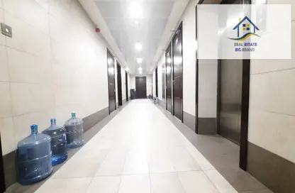 صورة لـ استقبال / بهو شقة - غرفة نوم - 1 حمام للايجار في آل نهيان - أبوظبي ، صورة رقم 1