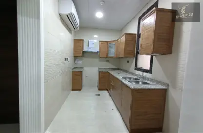 صورة لـ مطبخ شقة - 1 حمام للايجار في مدينة خليفة - أبوظبي ، صورة رقم 1
