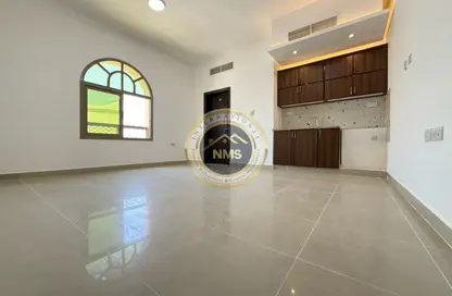 Apartment - Studio - 1 Bathroom for rent in Al Mushrif Villas - Al Mushrif - Abu Dhabi